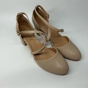 Journee Collection Women's Beige Heels